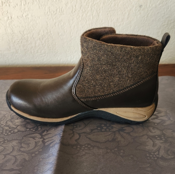 Eastland Ankle Boot - Picture 2 of 9